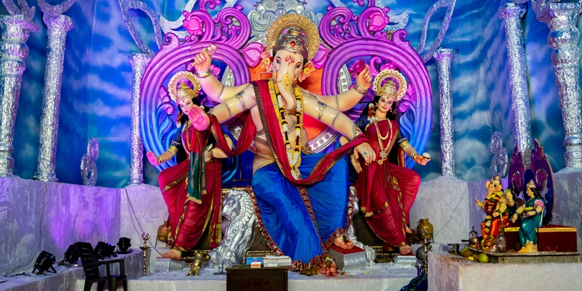 A picture of Siddhivinayak Temple-one of the sacred landmarks.