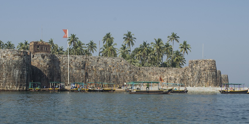 A stunning view of historic Sindhudurg Fort, among places to visit near Malvan.