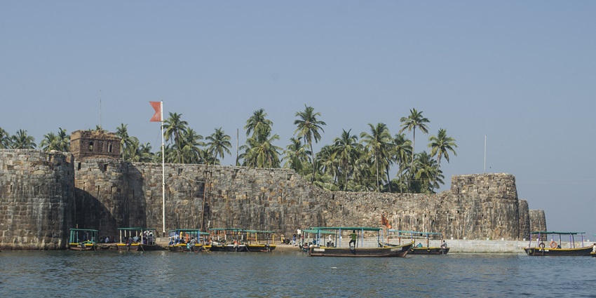 Sindhudurg Fort is among the famous Konkan Forts with stunning sea views and lush greenery.