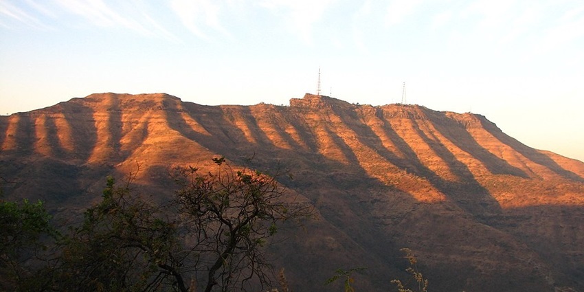 An image showing panoramic views from Sinhagad Fort, one of the historic places to see near Pune in summer trips.