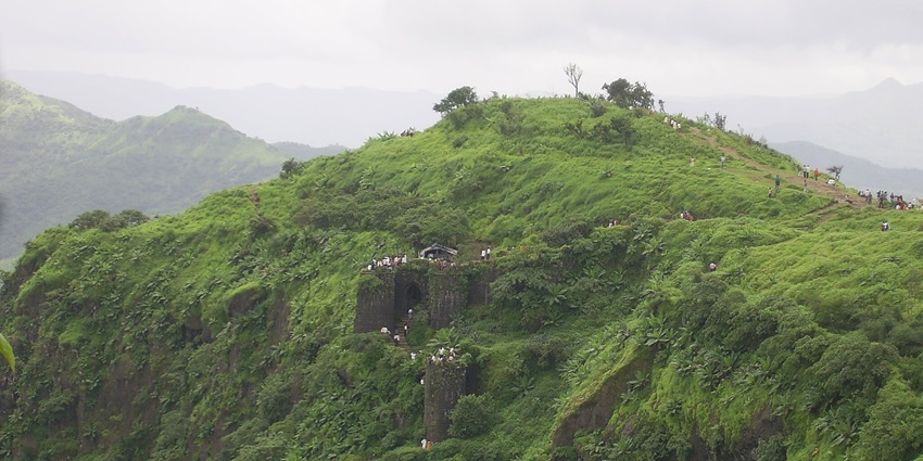 A picture of Sinhagad Fort, one of the best places to visit near Pune within 200 km.