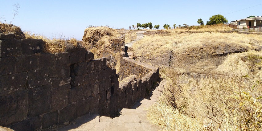 An image showing Sinhagad Fort showing which is among the best places to visit near Pune within 50 km.