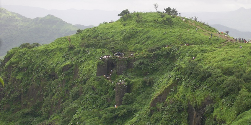 A picture of the historic Sinhagad Fort, one of the top attractions near Pune within 100 km.