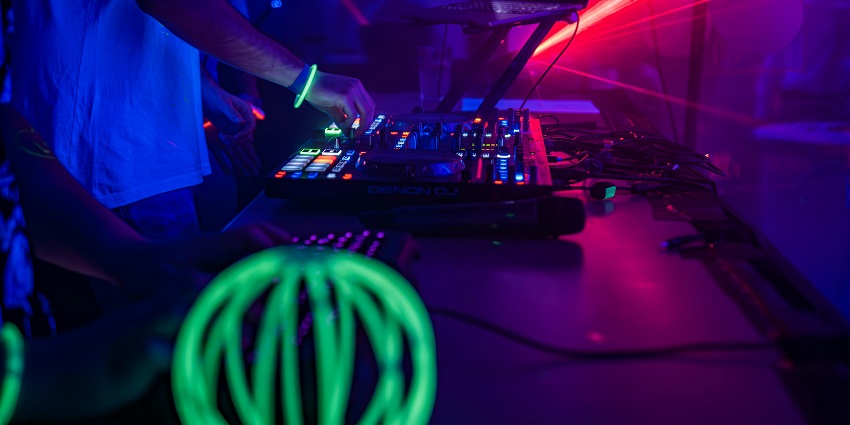 An inside view of the vibrant Sinq Night Club, one of the best party clubs in Goa.