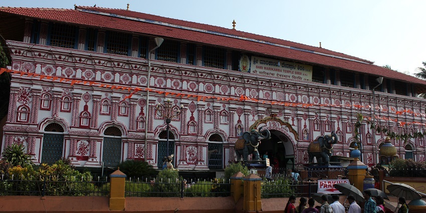 Sirsi is a charming town known for its scenic landscapes and heritage and is near the Vairagad Fort