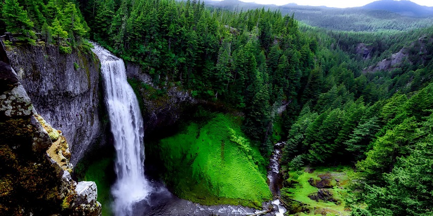 Landscape view of a waterfall as enchanting as the Siruvani Waterfalls in Coimbatore.