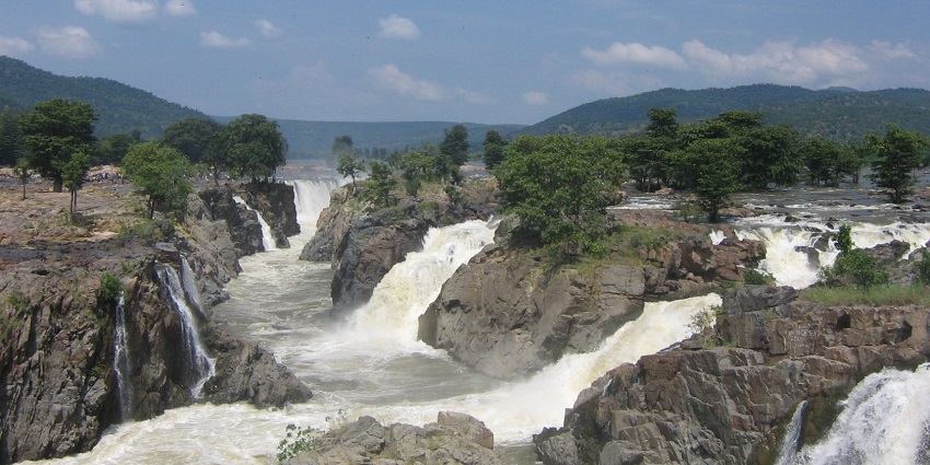 Weekend places near Coimbatore within 50kms feature waterfalls with scenic surroundings.