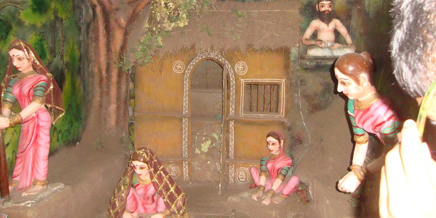 An image of Sita Gufa in Nashik which is an ancient cave with idols of Rama and Sita.