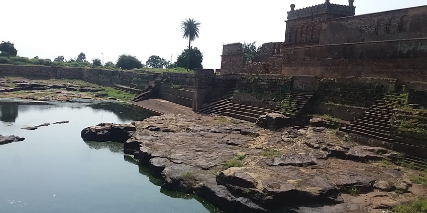 Sita kund where sita took bath after Agni Pariksha