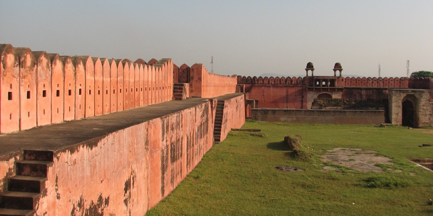 Places to visit in Nagpur in May include Sitabuldi Fort, offering panoramic views.
