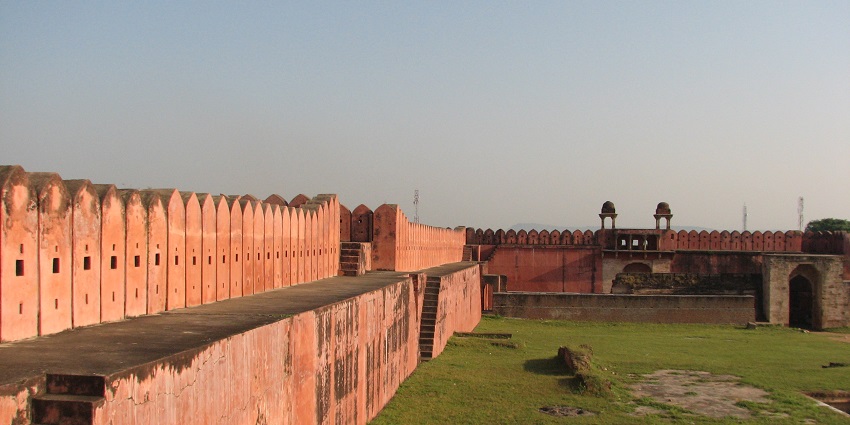 View of Nagardhan Fort from a distance, a popular tourist spot near Bor Wildlife Sanctuary.