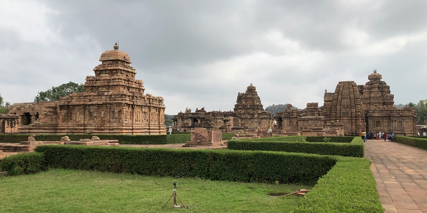 Sivanmalai Murugan Temple is a famous and scenic abode for visitors to seek spirituality.