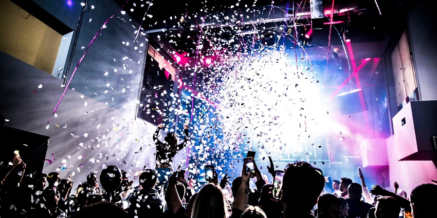 A picture of a night club in Nagpur having party scenes and electric ambience