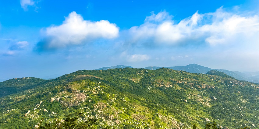 A quaint view of Skandagiri, one of the best places to visit near Bangalore for weekend.