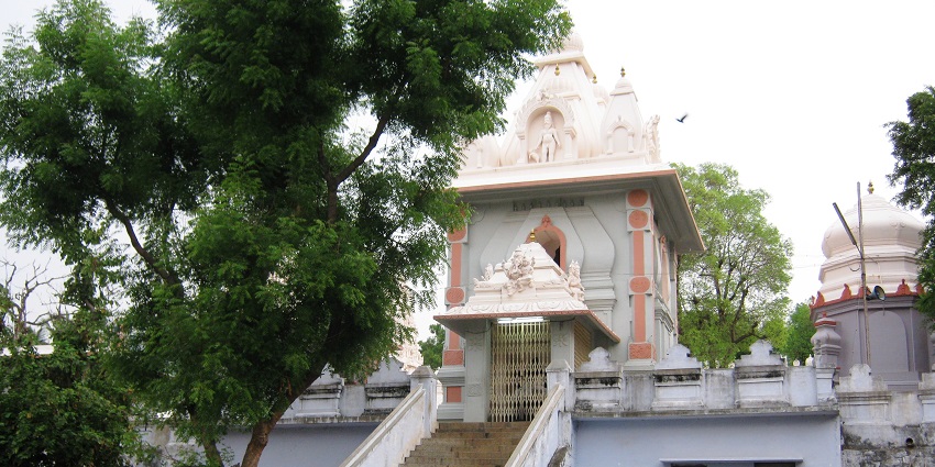 An image of Skandasramam, one of the stunning places to visit near Tiruvannamalai.
