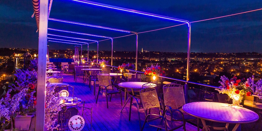 Sky Deck – The Oberoi Amarvilas, is a place with stunning views and exquisite cuisine.