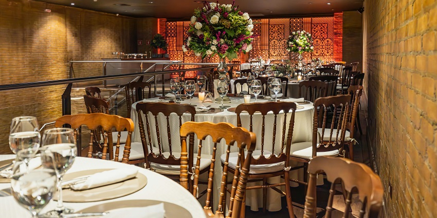 beautifully decorated tabletops during a luxury party in Jaipur