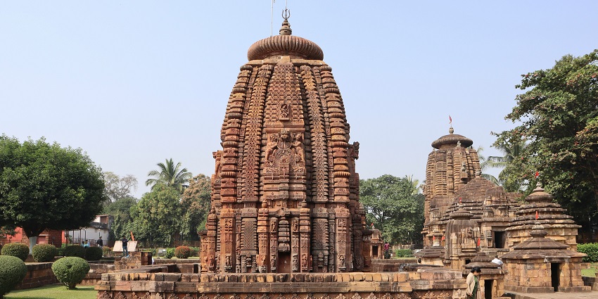 A view of the Swamimalai Temple with its towering gopuram and intricate carvings in Tamil Nadu.