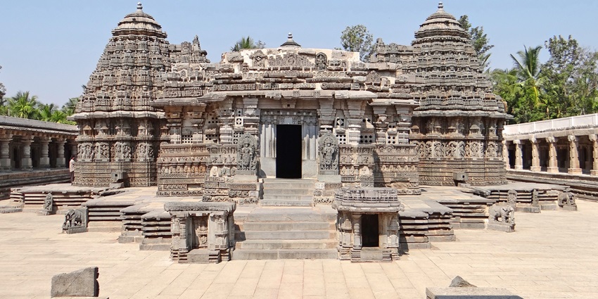 Somanathapura Temple is one of the top historic places to visit near Bandipur.