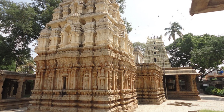 Peaceful Someshwar Temple near the coast, one of the places to visit in Bhatkal, Karnataka, India.