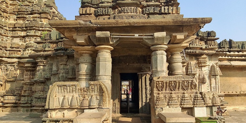 11th-century Someshwara temple in Lakshmeshwara, granite structure