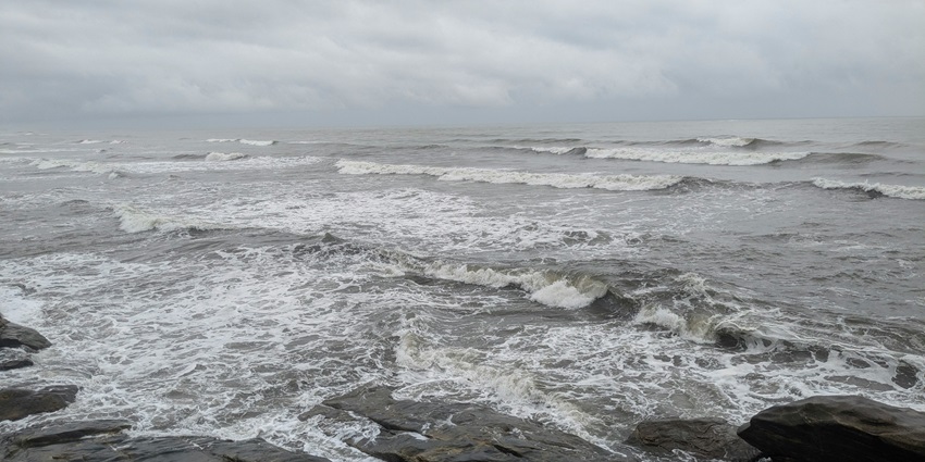 Someshwara Beach in Udupi is a breathtaking place for every traveller to explore.