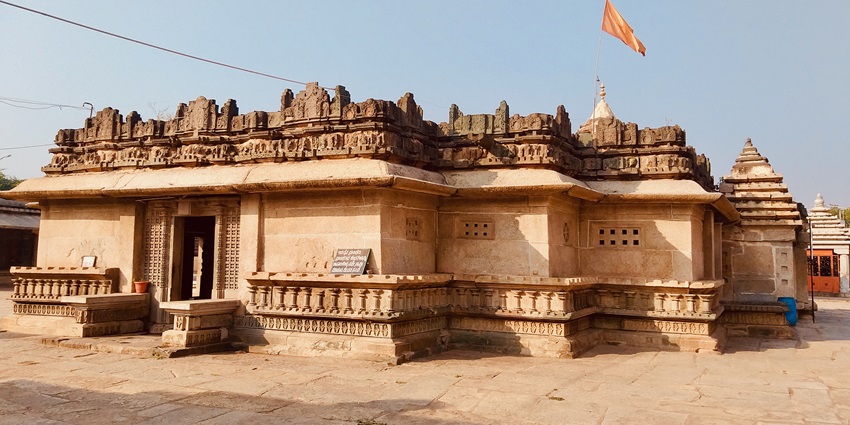 Someshwara Temple is one of the oldest temples in Alibaug offering a serene setting.