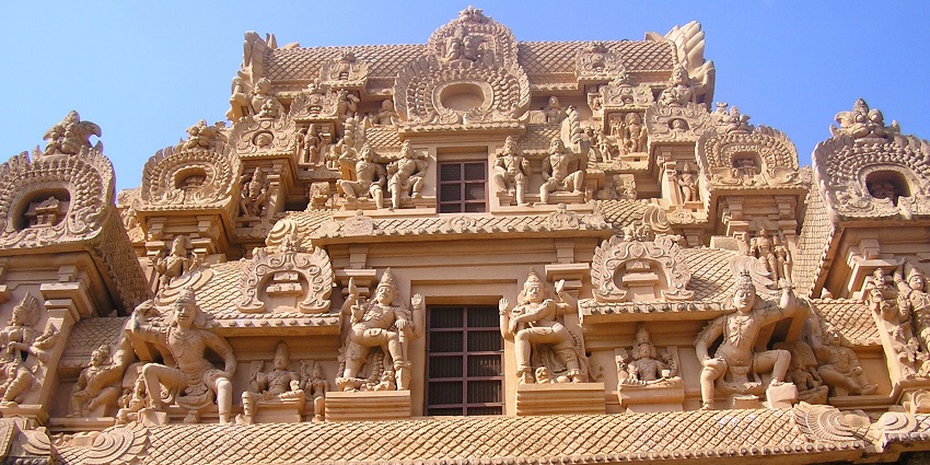 Intricate carvings on the roof of Sorimuthu Ayyanar temple