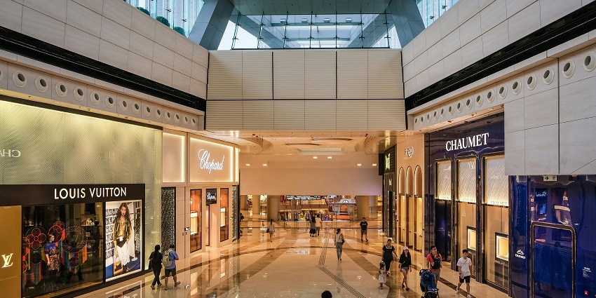 A fully crowded and elegant mall.