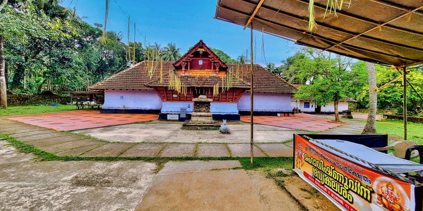 Maha Ganapathy Temple in Indianur Kottakkal with traditional architecture and greenery