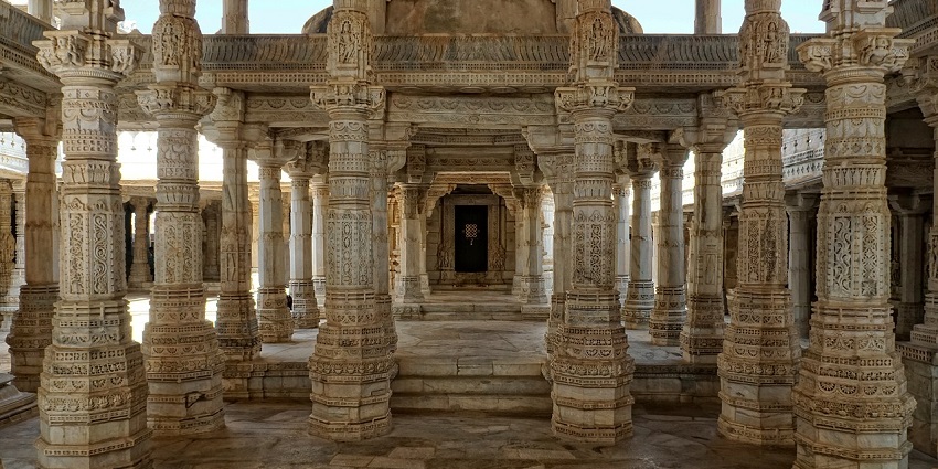 A view of Sri Chandra Choodeswarar Temple, a gem near Hosur, showcasing intricate designs.