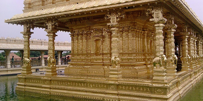 Divine energy at the Sri Lakshmi Narayani Golden Temple near Jalakandeswarar Temple