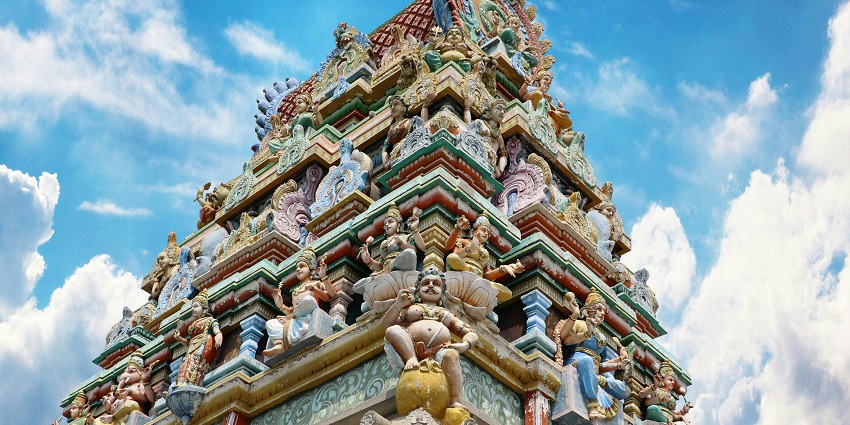 This temple in Sivagangai is dedicated to Lord Shiva and Goddess Meenakshi.
