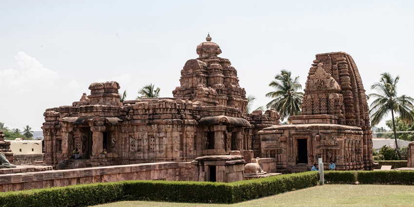 Standing Narasimha with Lakshmi in serene embrace, surrounded by multiple shrines in Chennai’s Ponniammanmedu area, one of the best Lakshmi Narasimhar temples in Chennai.