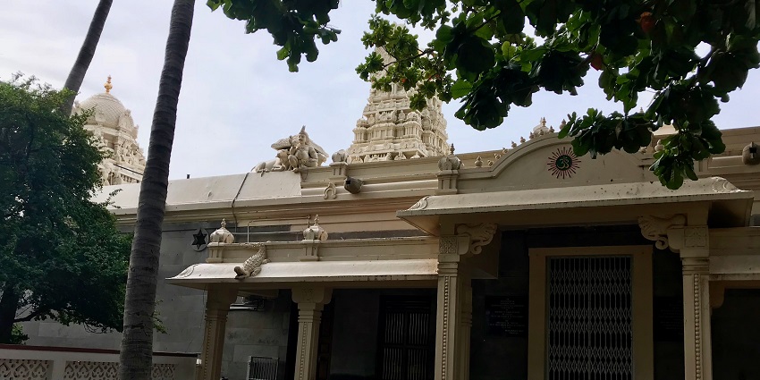 An image of the Sri Ramana Ashram, one of the best places to visit near Tiruvannamalai.