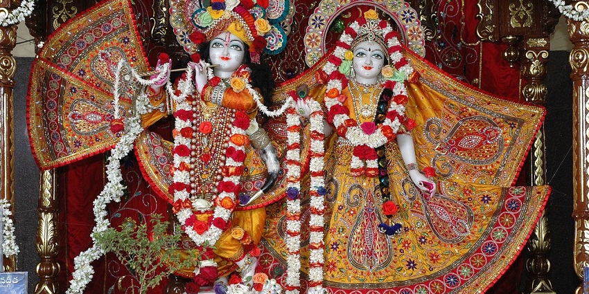 The grand Sri Sri Radha Gopinath Temple offers ornate designs and tranquility for worship.