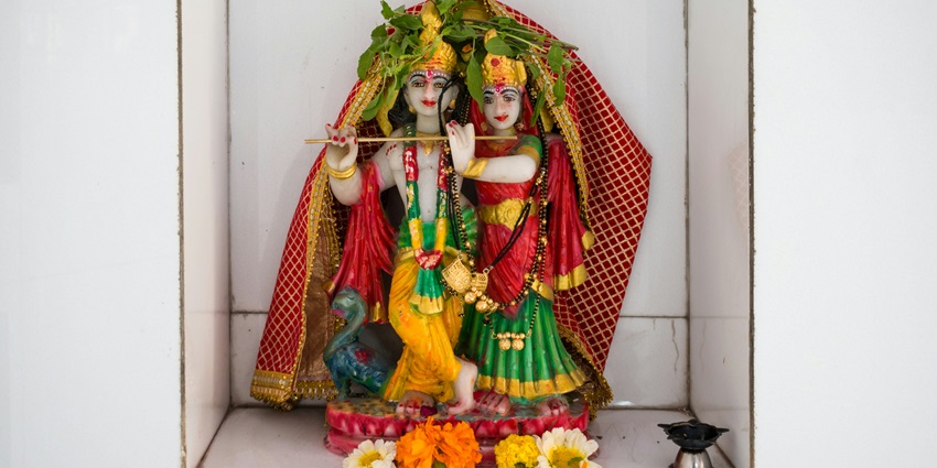 A view of the Sri Sri Radha Rasabihari Temple, one of the top Krishna temples in Mumbai.