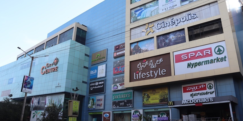 Sri Thirumala Balaji Shopping Complex offers vibrant local handicrafts and textiles.