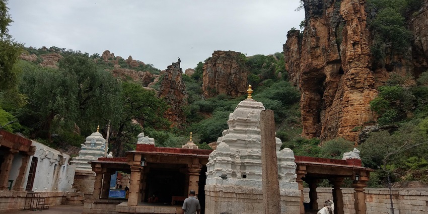 A peaceful shrine dedicated to Lord Shiva and Goddess Parvati, with stone-carved architecture.
