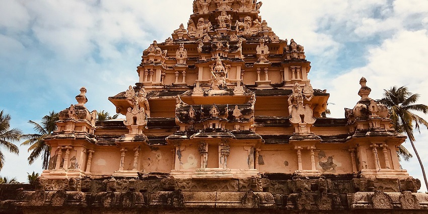 The famous Vadapalani Murugan Temple in Chennai features an intricately designed tower