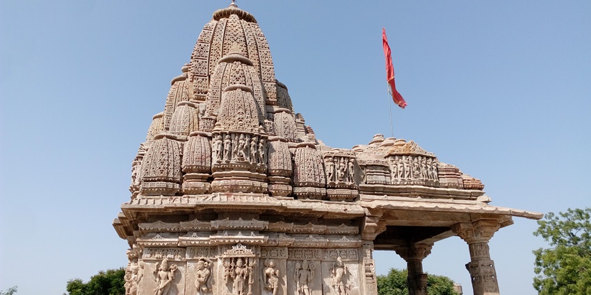 Explore Sri. Svayambhu Panchmukhi Maruti Mandir - one of the sacred temples in Dapoli.