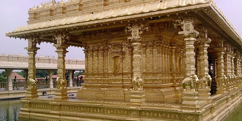 Magnificent golden temple in Vellore surrounded by landscaped gardens, spiritual pathways, and intricate carvings honouring Goddess Lakshmi.