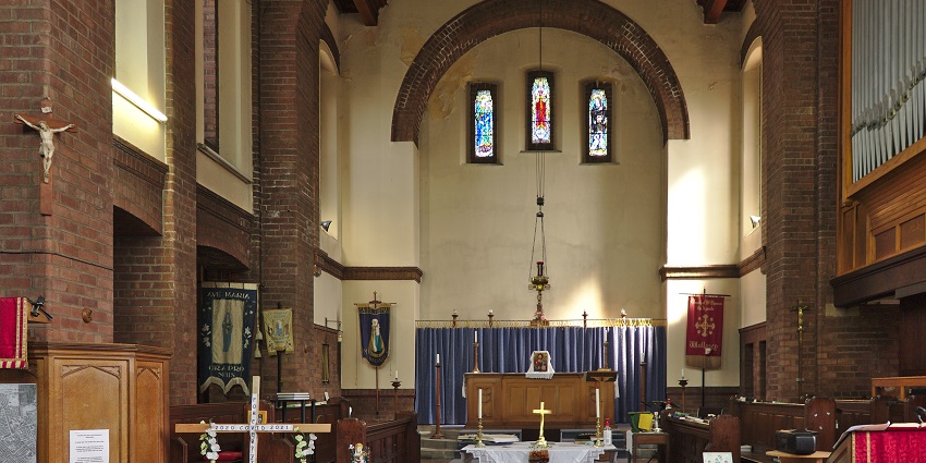 Image of a church from inside - St. Thomas Church one of the places to visit near the fort