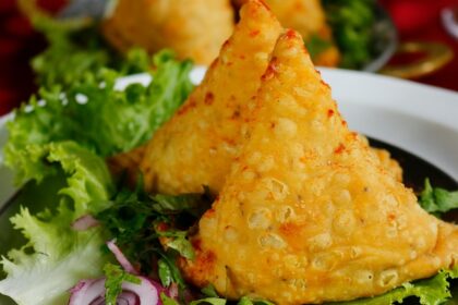 Samosa served with chutney and onions, one of the most delicious street food in Panchkula