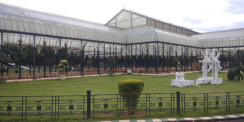 Things to do for couples in Bangalore include a visit to Lalbagh Botanical Garden featuring vibrant flora, peaceful paths