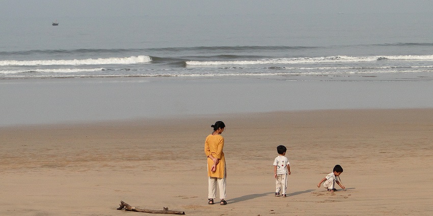 Guhagar beach is in Ratnagiri district and near Chiplun and is one of the top places to see here