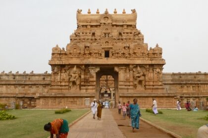 Dedicated to the Hindu god, Lord Sukra, the Kanjanur Sukran Temple.