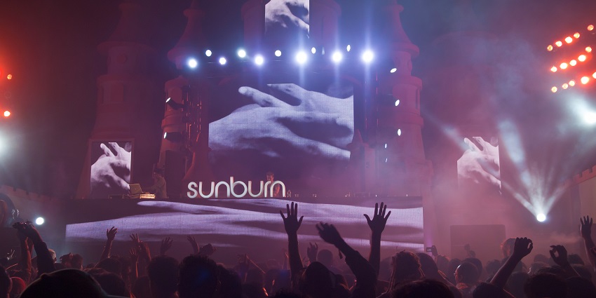 A glimpse of people enjoying and dancing at the Sunburn Reload NYE in Maharashtra.