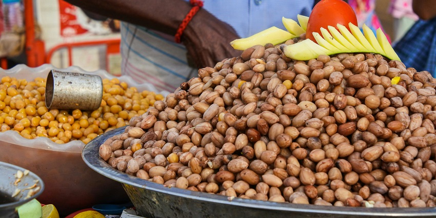 Image of street vendors serving delicious, healthy snacks and varieties