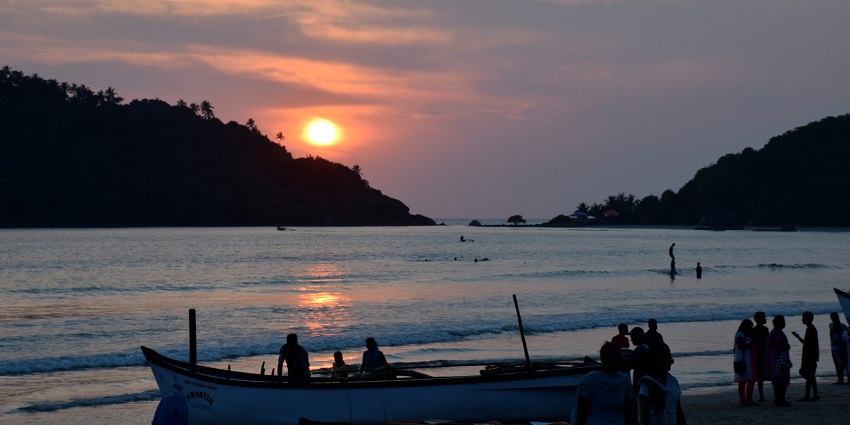 A beautiful sunset adding to the beginning of nightlife in South Goa